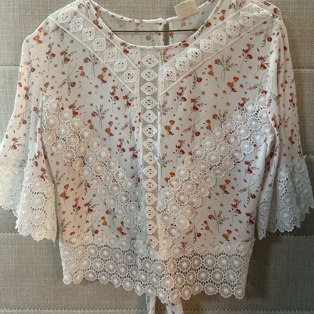 Feminine ladies top